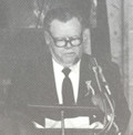 AHF President, Bishop Tibor Domotor, presenting the Kossuth Bust to the People of the United States in the US Capitol Rotunda ceemony on March 15, 1990